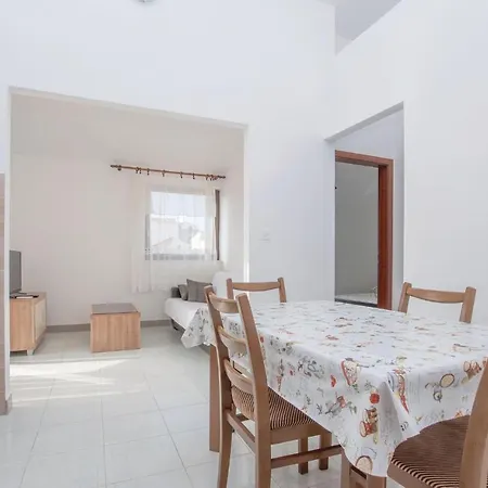 Two-bedroom In Brodarica * Brodarica (Sibenik-Knin)