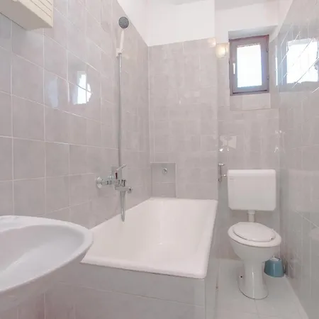 Apartment Two-bedroom In Brodarica *