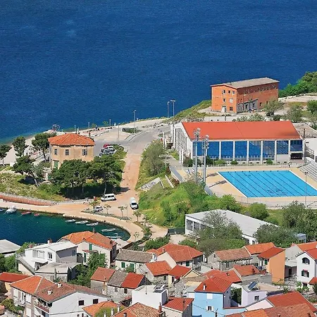 Apartment Two-bedroom In Brodarica