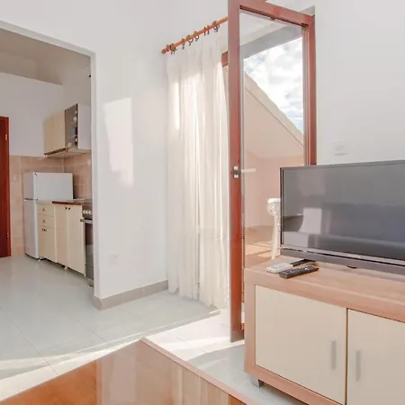 Apartment Two-bedroom In Brodarica
