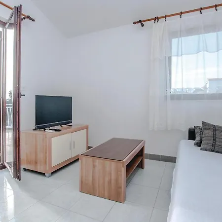 Apartment Two-bedroom In Brodarica *